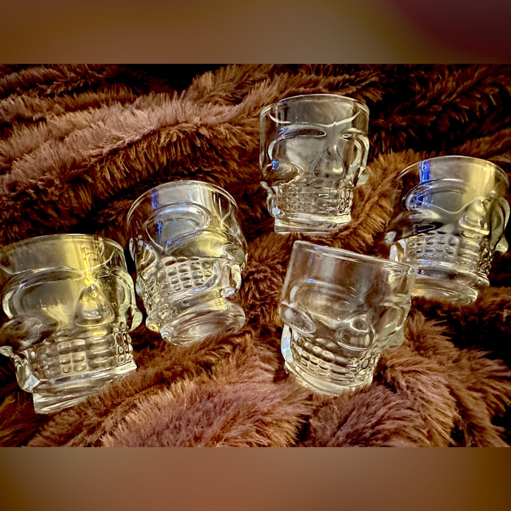 Skull glass shot glasses. quantity: 5